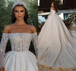 Lussuosi abiti da sposa vintage arabi sauditi a maniche lunghe eleganti spalle scoperte appliques perline perle abiti da sposa lunghi strascico su misura BC18179