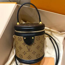 2024 FERVENT DESIGNER Bag Cylindrical Bucket Bag Fashion Tote Bag äkta läder axelväska Koppling handväska luxruy crossbody väska kvällspaket M43986