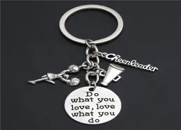 10pccheerLeader Keychain Drużyna Charms Keyring Teenager Gift Kreki Klapeinslanyards Upuść biżuterię E20344283908