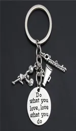 10pcCheerLeader Keychain Drużyna Charms Keyring Teenager Gift Breychainslanyards Upuść biżuterię E20345445097