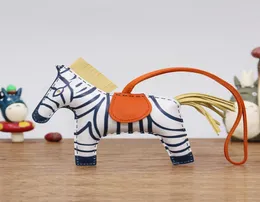 Nova marca zebra charme artesanal real ovelha cavalo saco pingente superior bolsa de couro ornamento chaveiros mulher acessório 1831644