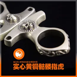 Solid mässing Skull Finger Tiger Keychain Broken Window Outdoor Self Designer Defense Cattle Farmer Tang Cao Personlig stil EDC 5Y5P