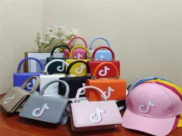 Tiktok 2022 패션 트렌디 어린이 039S 가방 볼 캡 가을 겨울 캔디 컬러 소년 소녀 oneshoulder bags 야구 모자 TW1029649