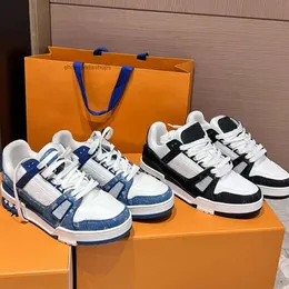 Designerskor präglade louisely tränare sneaker vit svart himmel blå abloh grön denim rosa röda lyxys virgil mens casual sneakers viutonly vittonly tränare 002