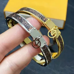 Classic Leather Bracelets Designer for Women Mens Jewery Flowers Bangle 18K Gold Plated Titanium Steel V Pendant Lovers Gift Wristband Cuff Chain Birthday Gift Box