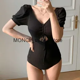Kvinnors badkläder Kort ärm One Piece Swimsuit Women Solid Cut Out Monokini Push Up Swim Suit Korea Style Bathing Pad Open Backh2422088