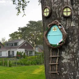 庭の飾り木の吊り装飾現実的な妖精の家窓のドアの防水屋外飾りのための置物