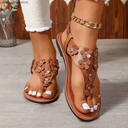Pantofole Sandali piatti con punta rivettata a fiori per lo stile da vacanza da donna con sandali da spiaggia e ciabatte grandi con fascia elastica T240220
