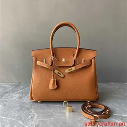 Äkta läderväskor Trusted Luxury Handbag Äkta lädersvans Enstaka textur Handväska med mångsidig utländsk stil toppskikt Cowhide Platinum Bag L med logotyp HBSJ