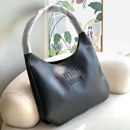 Designer Miues bags New Large Capacity Tote Bag Womens Advanced Sense Fashion College Student Commuter Crossbody Shoulder Bag