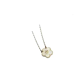 Collana con quadrifoglio Designer Donna Collana con erba a quattro foglie di qualità originale Donna Nuova catena di clavicola con fiore di prugna bianco Fritillaria