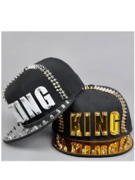 Defina o quadro acrílico Spike Studs Rivet King Baseball Cap Women and Men Street Punk Rock Hiphop Snapback Caps