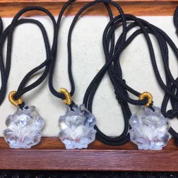 المعلقات 1 PC Fengbaowu الحجر الطبيعي Quartz Quartz Ninetailed Fox Pendant Crystal منحوتة للحيوانات الهدية المجوهرات للنساء