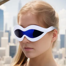 럭셔리 선글라스 여성 선글라스 Y2K 스트리트 속눈썹 미래 기술 1 피스 모양의 남성 파티