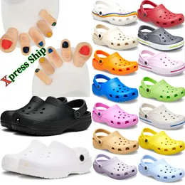 Croc clog sandaler tofflor barn skor baby barn designer glider spänne klassiska män kvinnor svarta vita vattentäta skor omvårdnad