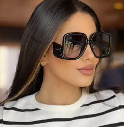 المصمم الفاخر نظارة شمسية الرجل نساء نظارة شمسية كبيرة الحجم للجنسين مصمم Goggle Beach Sun Glasses Retro Frame Design UV400 مع صندوق جيد جدًا