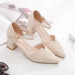 Sapatos de vestido Cresfimix Mulheres Cool Branco Pu Couro Verão Europeu Elegante Salto Alto Senhora Casual Doce Bombas Zapatos de Mujer A9022