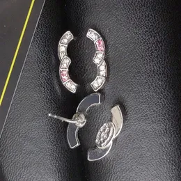 Pearl Crystal Eardrop 925 Gümüş Marka Tasarımcısı Saplamalar Mektup Küpe Tasarımı Klasik Geometrik Kadınlar Av elmas Rhinestone Küpe Düğün Partisi Jewerlry