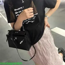 حقيبة اليد الجلدية ky الأكياس النسائية الفاخرة الموثوق بها 2024 Springsummer جديد التركيز Ky Bag Beac Box أصلي جلود نمط نسائي حقيبة نسائية متداخلة متداخلة مع شعار Hbl8