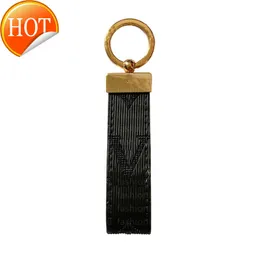 Keychains Lanyards Leather Keychain Delicate Luxury Designer Unisex Available in 9 Colors Fashionbelt006