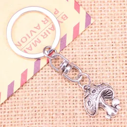 Keychains 20pcs Fashion Keychain 22x18mm Mushroom Pendants DIY Men Jewelry Car Key Chain Ring Holder Souvenir For Gift