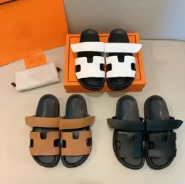 Designer män kvinnor chypre sandaler platt läder tofflor glider päls skjuvning duk fuzzy plysch sommar vinter sandal