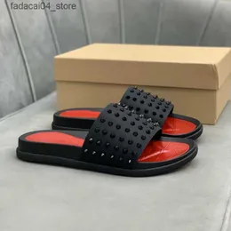 Slippers Slippers Man Classic Spike Spikes Slide Sandal Mens Shice Rubber Sliper Slides Slides Platform Buls for Men Summer Discual Fashion2023 Q240221