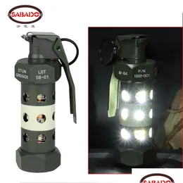 المصابيح الضوئية مشاعل الكاميرا التكتيكية Light M84 Dummy Grenade Flash Bang Outdoor LED Emergency Lighting Military Cosplay Gadgets Surd DHIWH