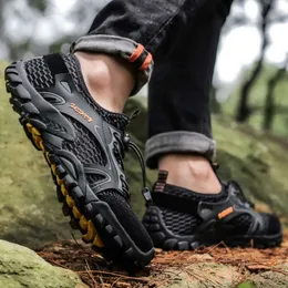 New oversized Watershes outdoor hiking shoes rock climbing and mountain climbing shoes hollowed out mesh mens casual shoes