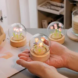 Luci notturne Mini Tulip Light Fatti a mano Materiali fai-da-te Simpatico ornamento per la decorazione della casa Regalo di compleanno per ragazza Amico di famiglia Bambino Natale