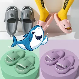 Nuove scarpe firmate sandalo donna Estate Pantofole Shark Uomo Coppie Indoor Outdoor Scivoli Shark Scarpe con suola spessa Sandali piatti per bambini Infradito sfumati grandi dimensioni