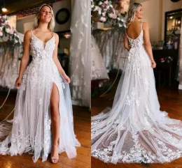 Böhmische elegante Sommer-Spitze-Tüll-Hochzeitskleider, A-Linie, Rücken, Spaghettiträger, Applikation, Rüschen, lange Brautkleider mit vorderem Schlitz, Rob De BC