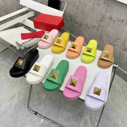 Designer Sandals Classic 2024 Summer 10a Ny Outwear Casual Women Sandals One Line Cool Drag Home One Line Drag Tjock Botten Elevated Metal Rivet With Box Size 35-40