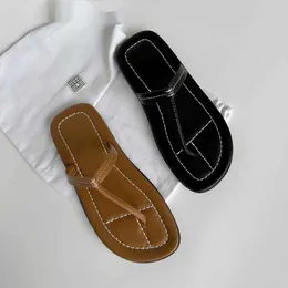 إصبع القدم صغير المصمم Summer Square Simple Flip Outwear Flops Leather Leather Propoatile Flat Plantals Female