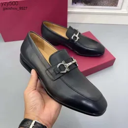 fibbia in pelle Scarpe casual Feragamo Abbigliamento formale da uomo Scarpe classiche in vera pelle Alta designer Comoda scarpa di qualità aziendale Metallo F8NI 2FVI