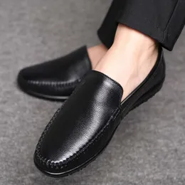 Leather Mens shoes one foot casual shoes breathable rubber soled mens shoes middle-aged and elderly non slip Doudou shoes