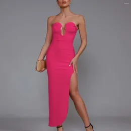 カジュアルドレスピンクパーティー包帯ドレス女性サマーストラップレスvネックオープンレッグ非対称の誕生日のセレブイブニングドレス