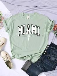 Kadın T-Shirt Miami City Coconut Palm Beach Baskılı Tişörtler Kadın için All-Math Hip Hop Vintage Kısa Kollu Sıradan Trend Kadın Giyim T240221