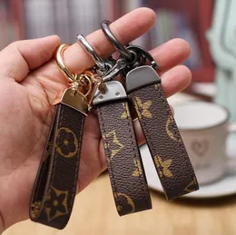 PU Leather Keychain Designer Key Chain Buckle Lovers Car Handmade Ceychains Men Women Bag Bendant Associory بالجملة