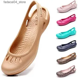 Slippers 2022 Summer Nurse Shoes أحذية ثقب مسطح الكعب