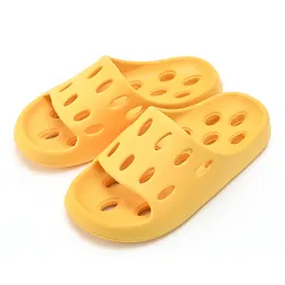 Summer Home Hollow Leakage Cheese tofflor för kvinnor som badar i badrum Snabbtorkande par Non Slip Mens Eva Slipper Yellow