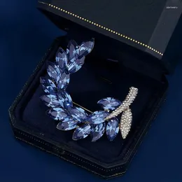 Brooches High-end Blue Crystal Leaf Plant Brooch Women's Niche Design Pin Beauty Rhinestone Corsage Classic Suit Dress Accessories
