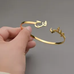 Браслеты на заказ, два браслета с арабским именем, персонализированные браслеты с именной табличкой-манжетой для женщин и мужчин, золотой цвет, ювелирные изделия из нержавеющей стали, подарки