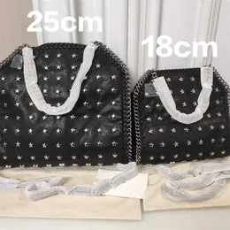 Borsa da donna con catena a stella piena di stelle con rivetto alla moda Borsa da donna personalizzata versatile con una spalla obliqua a cavallo Borsa leggera di lusso di grande capacità 240222