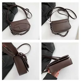 Genuíno atacado crossbody verão pequenos sacos bolsas novas mulheres de couro 2024 bolsa celebridade ombro mesmo grupo axilas mini tote sac