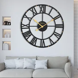 Черные 16-дюймовые настенные часы для декора гостиной, металлические современные часы с римскими цифрами, сделанные своими руками без секундной стрелки, на батарейках для использования в помещении и на открытом воздухе