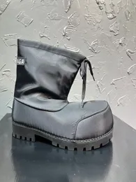 Wysokie miejsce na duży śnieżne buty zimowe wodoodporne spersonalizowane botki