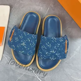 Slipare Designer Slides Women Platform Sandaler Classic Brand Summer Beach Outdoor Scuffs Casual Shoes Denim präglade mjuk platt toffelsko 35-45 Kvalitet 10a Box