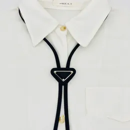 デザイナーボウタイネックタイレターポータブルボウタイ革タイサシャツ装飾を備えた男性と女性のための革のネクタイ調整可能なネクタイ