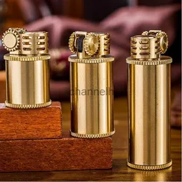 Lighters Creative Brass Kerosene Lighter Personality Portable Metal Grinding Wheel Lighter Mens Smoking Accessories Exquisite Gift YQ240222